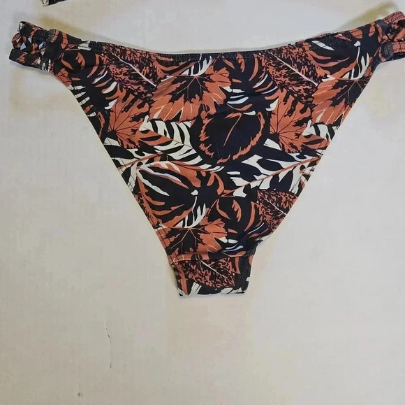 Nasty Gal Just Add Water Leaf Halter Bikini Top And BottomSZ 6 - Picture 9 of 16